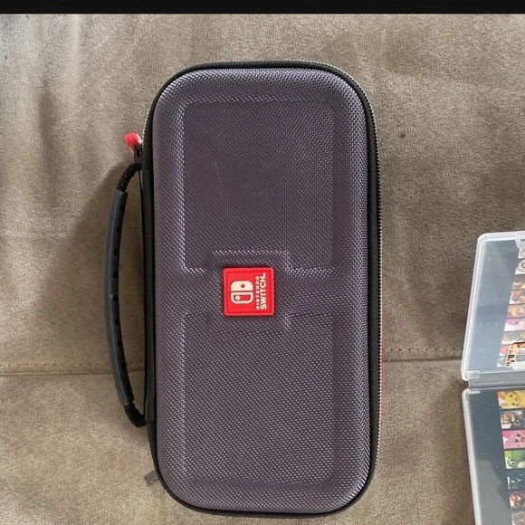 Nintendo Switch Lite plus 2 games